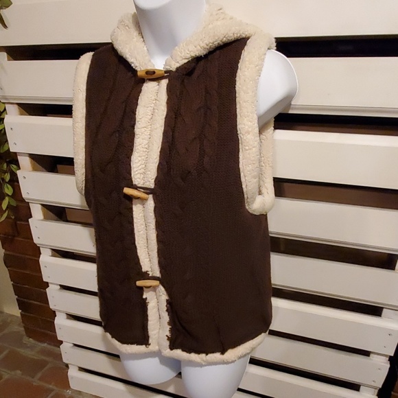 CARDUCCI sweater vest.             #392 - Picture 2 of 6